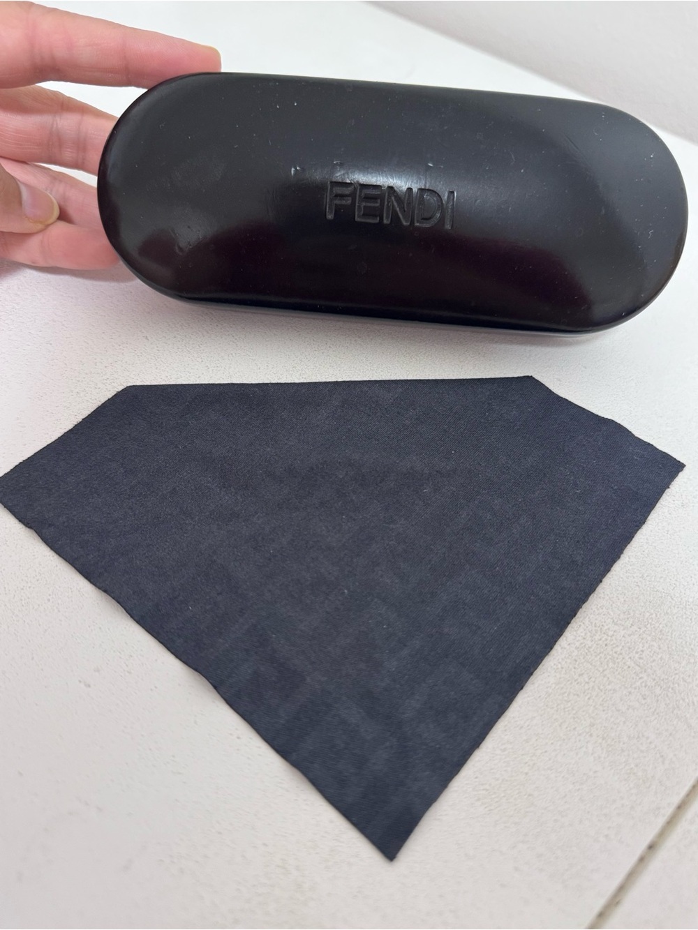 Authentic Modern FENDI Black Hard Clamshell Sunglasses Glasses Case & Cloth